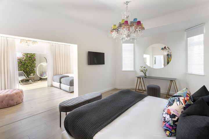 Room 15 of 42