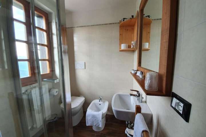 Room 17 of 34
