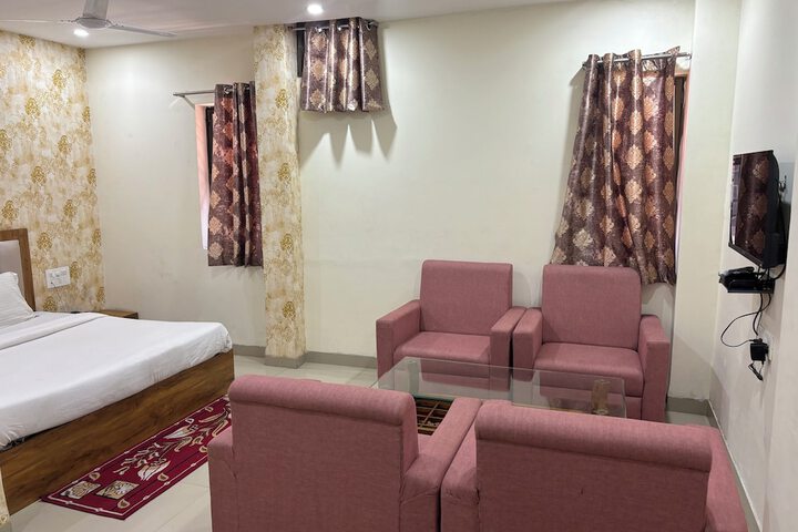 Room 9 of 32