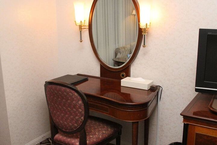 Room 14 of 77