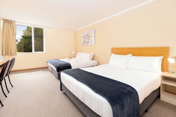Room 5 of 33