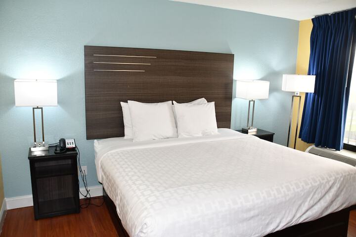 1 King Bed | (7 of 12)