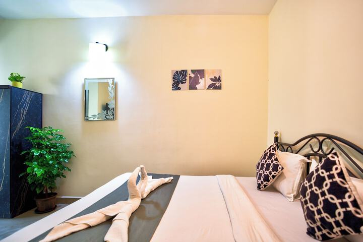 Room 6 of 33