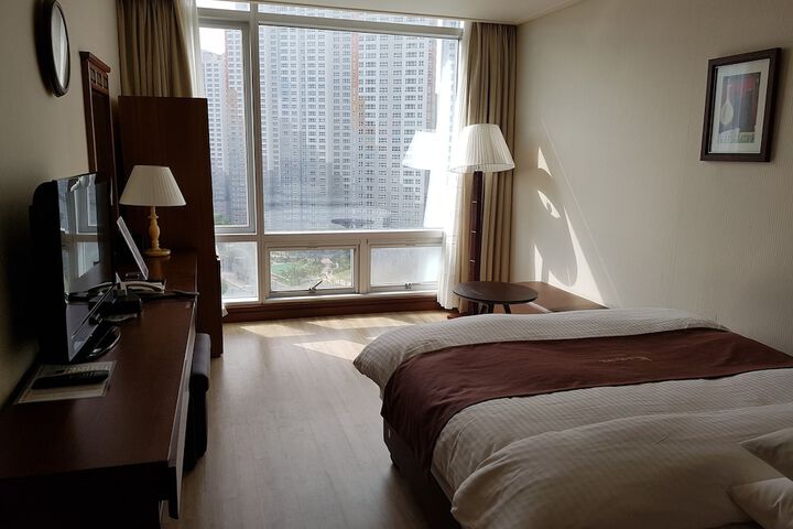 Room 9 of 29
