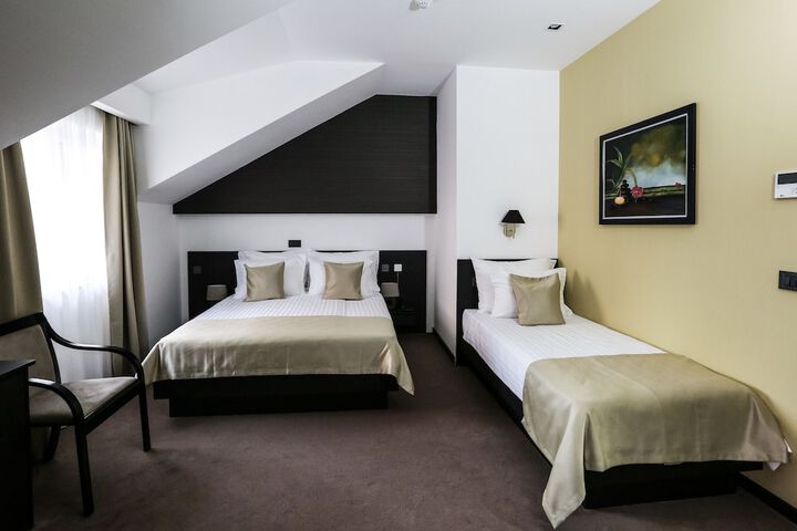 Room 12 of 86