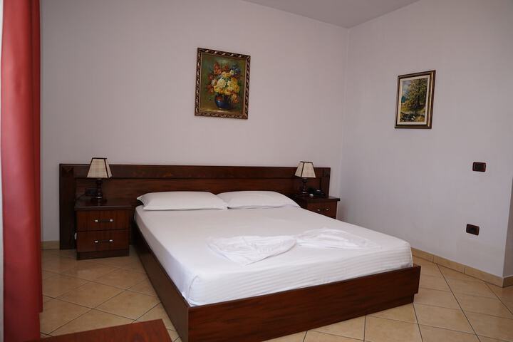 Room 10 of 22