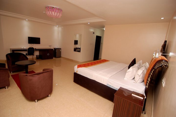 Room 33 of 99
