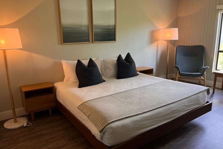 Room 30 of 74