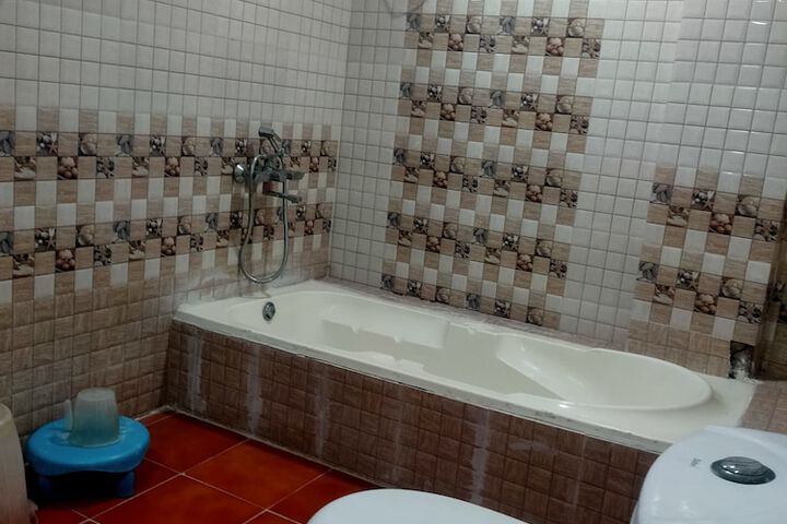 Room 9 of 16