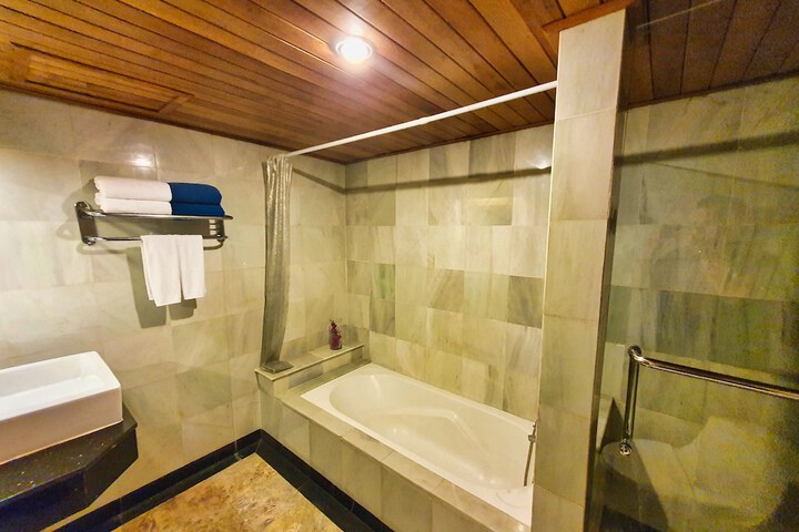 Room 7 of 19