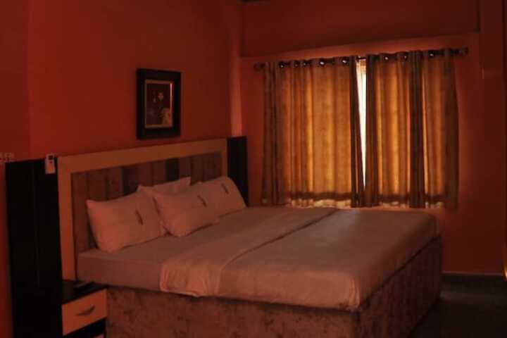 Room 9 of 14