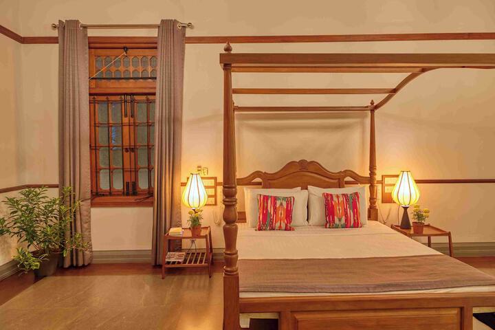 Room 6 of 34