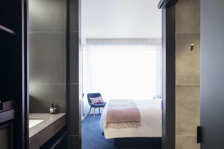 Room 16 of 105