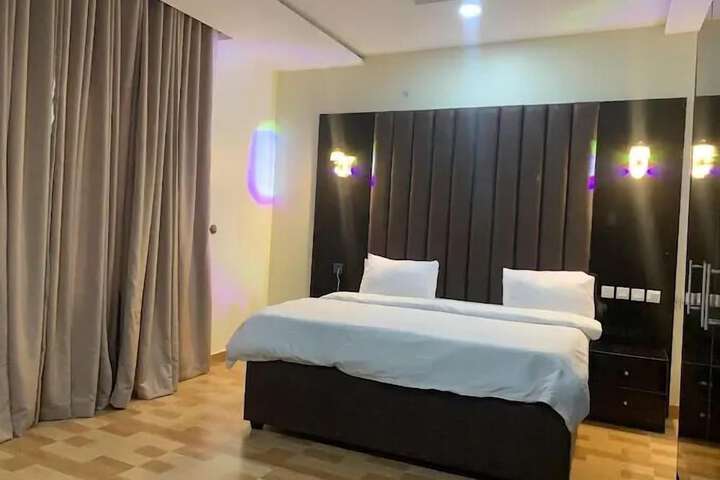 Room 5 of 19