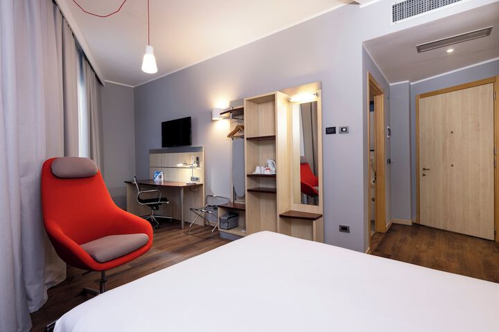 Room 18 of 77