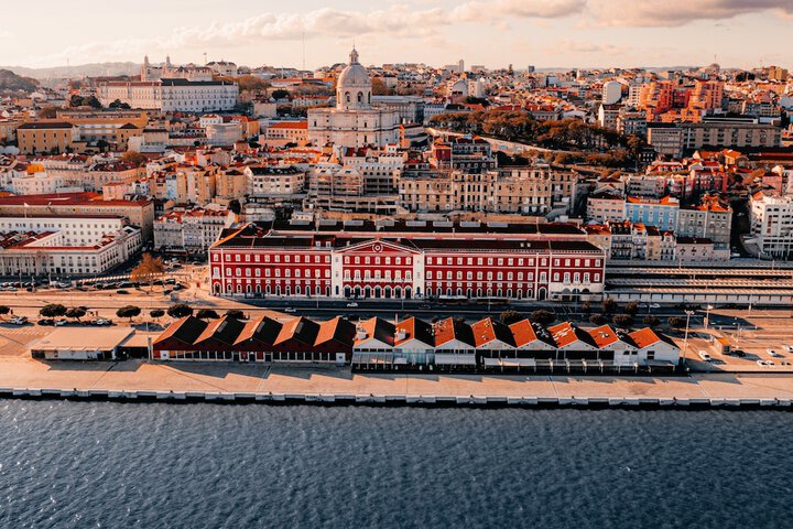 Exterior of The Editory Riverside Hotel an Historic Hotel