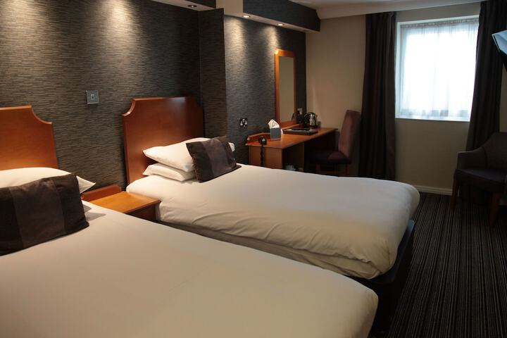 Room 6 of 33