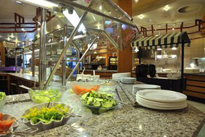 Dining 4 of 15
