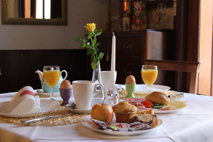 Breakfast/Coffee Service 24 of 42