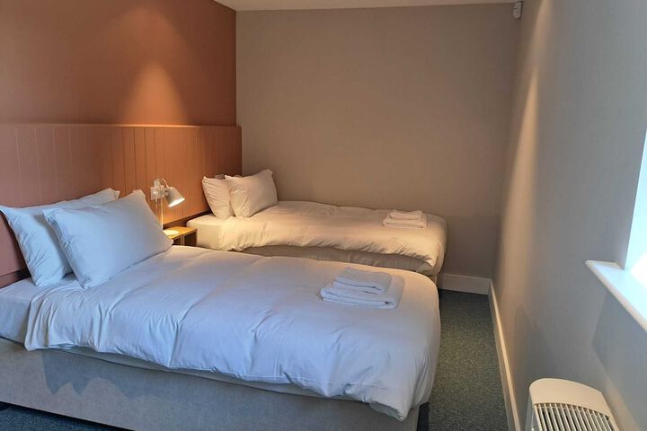 Room 3 of 33