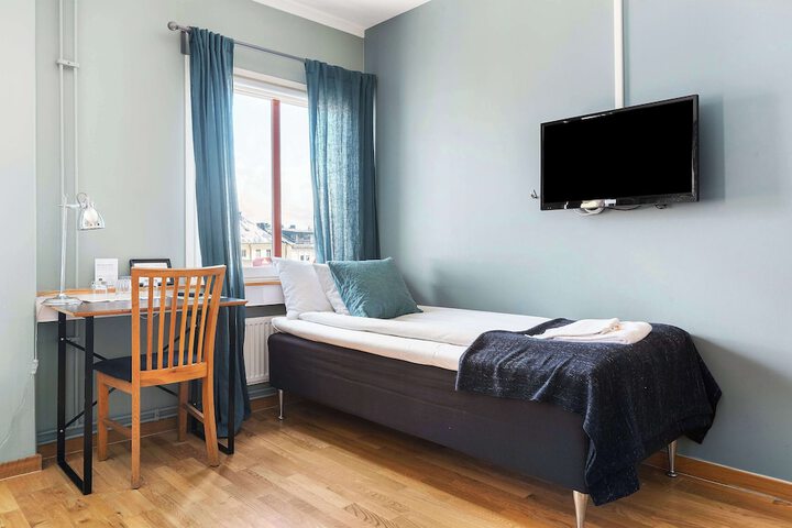 Room 46 of 82