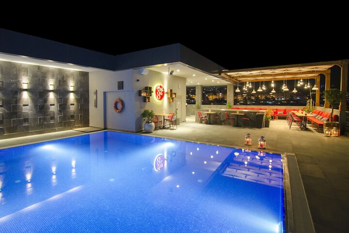 Pool Hotel