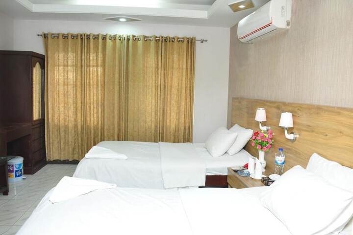 Room 13 of 42