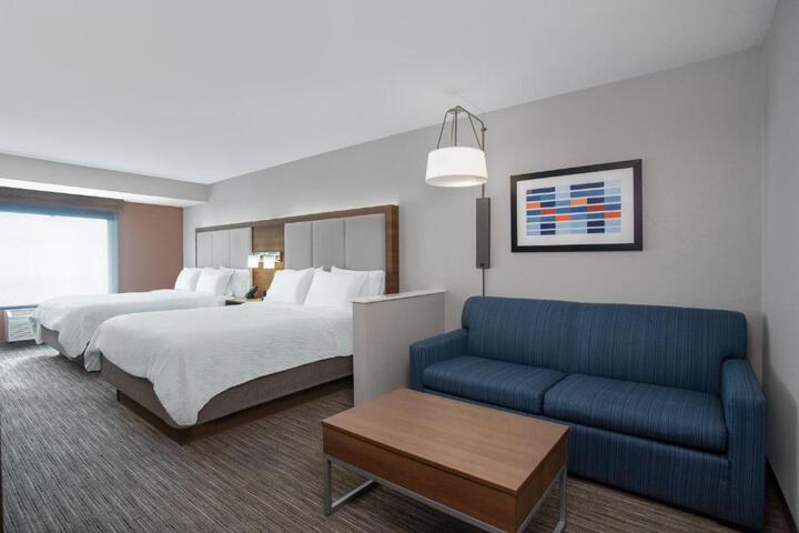 Standard Room, King or Two Doubles (4 of 7)