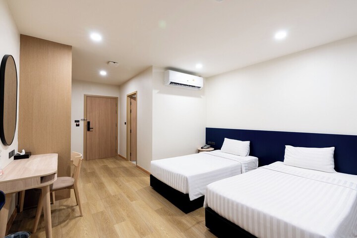 Room 16 of 64