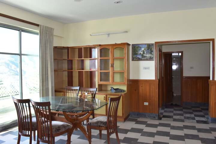 Room 8 of 12
