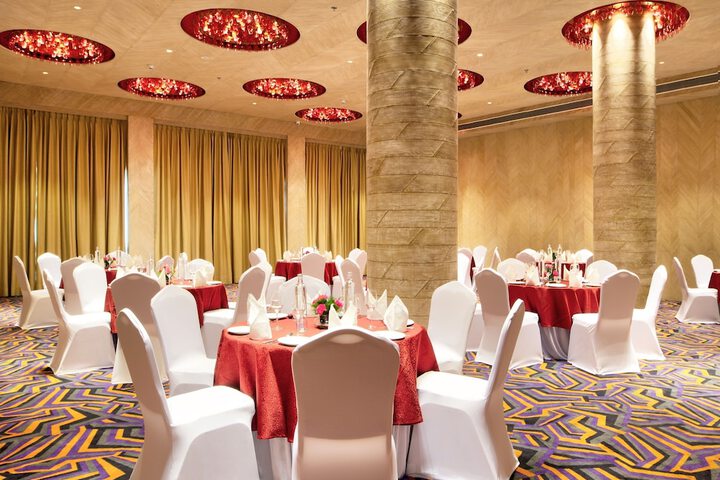 Ballroom/Hall 31 of 35