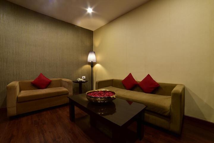 Room 27 of 64