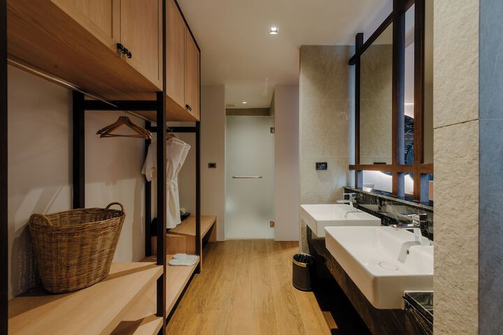 Room 54 of 216