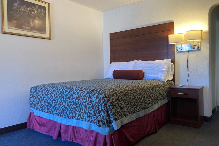 Room 10 of 27