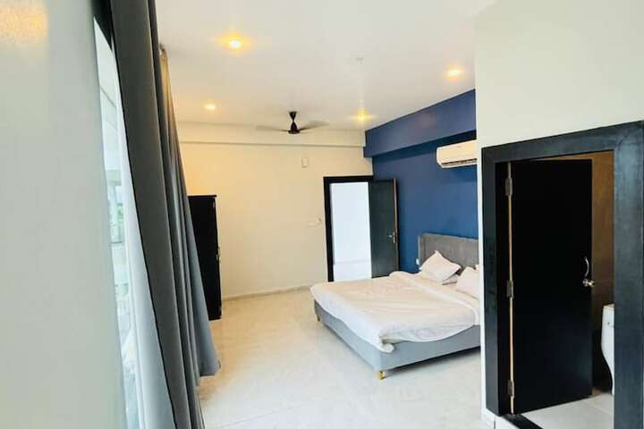 Room 4 of 24