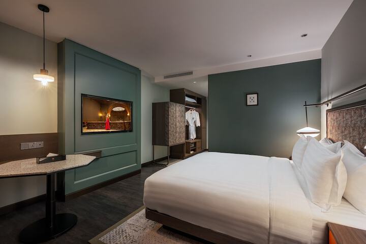 Room 27 of 84