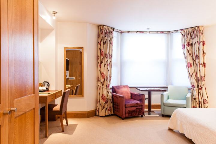 Room 49 of 100