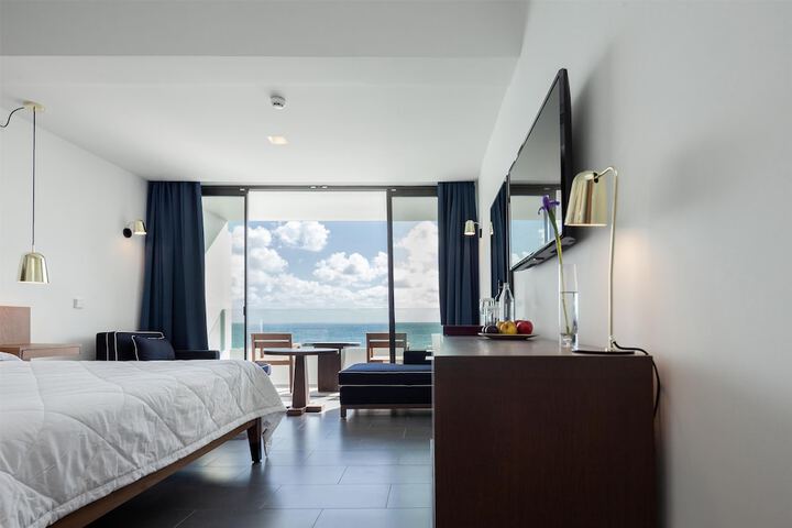 Room 38 of 182