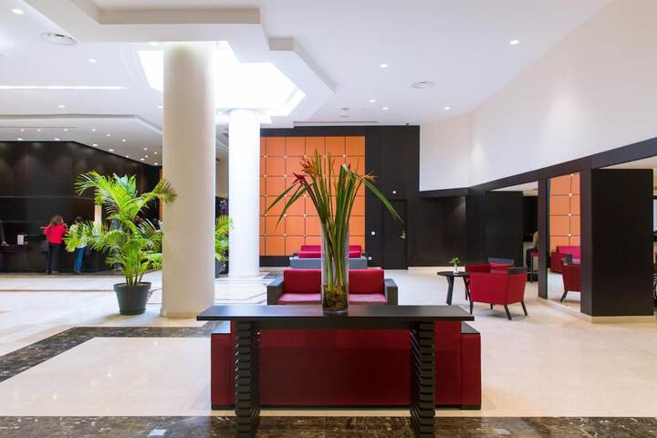 Entrance & Lobby