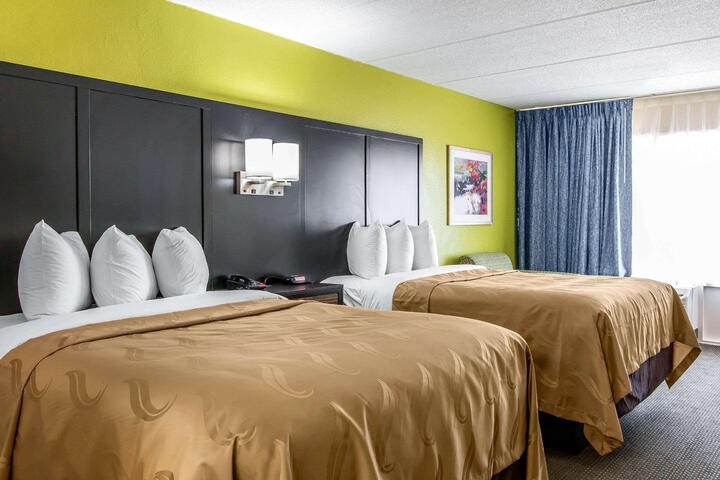 2 Double Beds (13 of 13)