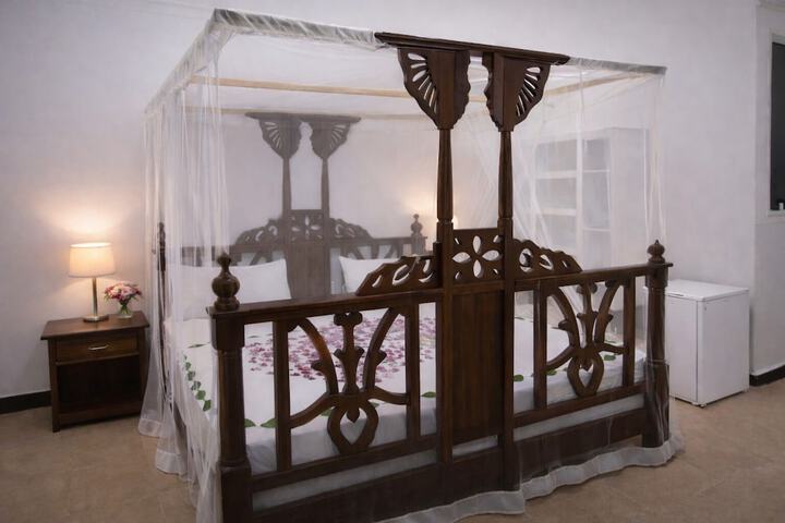 Room 2 of 66