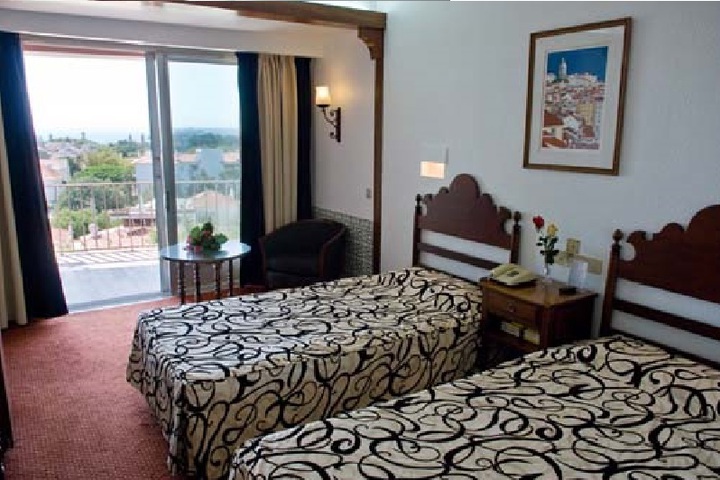 Room 4 of 9