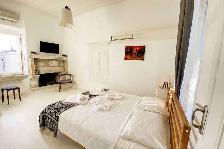 Room 28 of 79