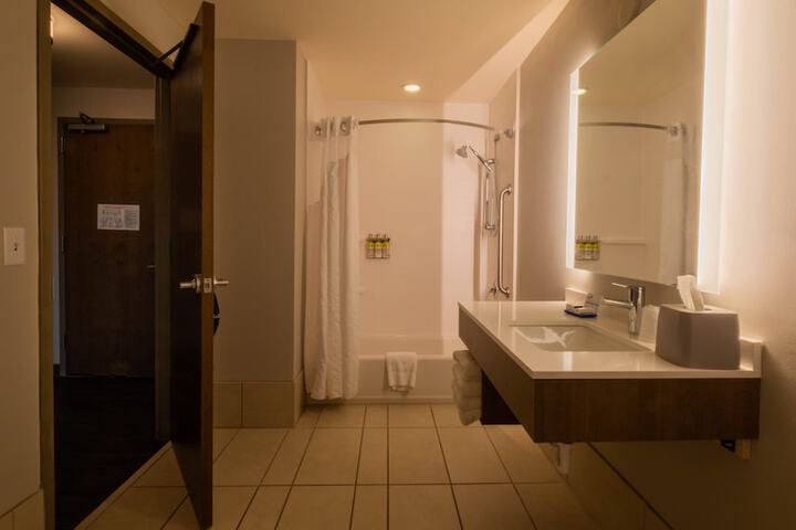 Double Accessible (2 of 5)