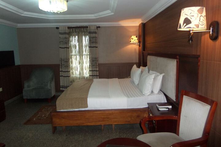 Room 11 of 30
