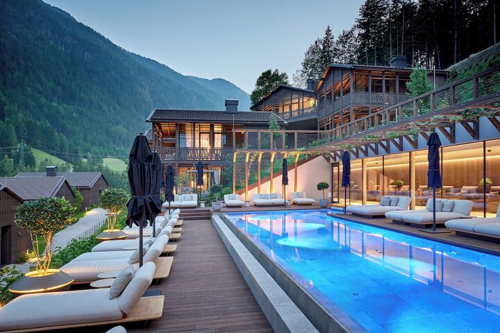 Pool 9 of 27
