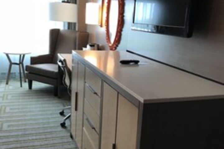 Room 7 of 10