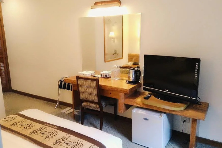 Room 6 of 25