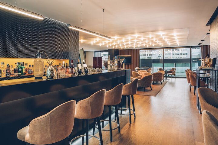 Lounge 60 of 91
