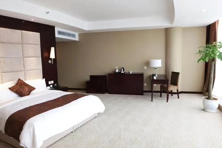 Room 7 of 14